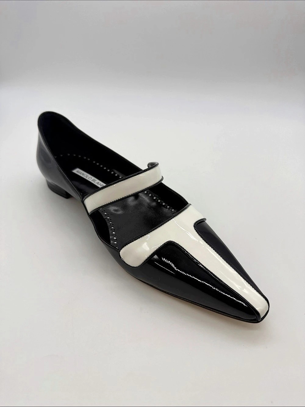 Manolo Blahnik Ganeus Two-Tone Patent-Leather Mary-Jane Point-Toe Flat Black